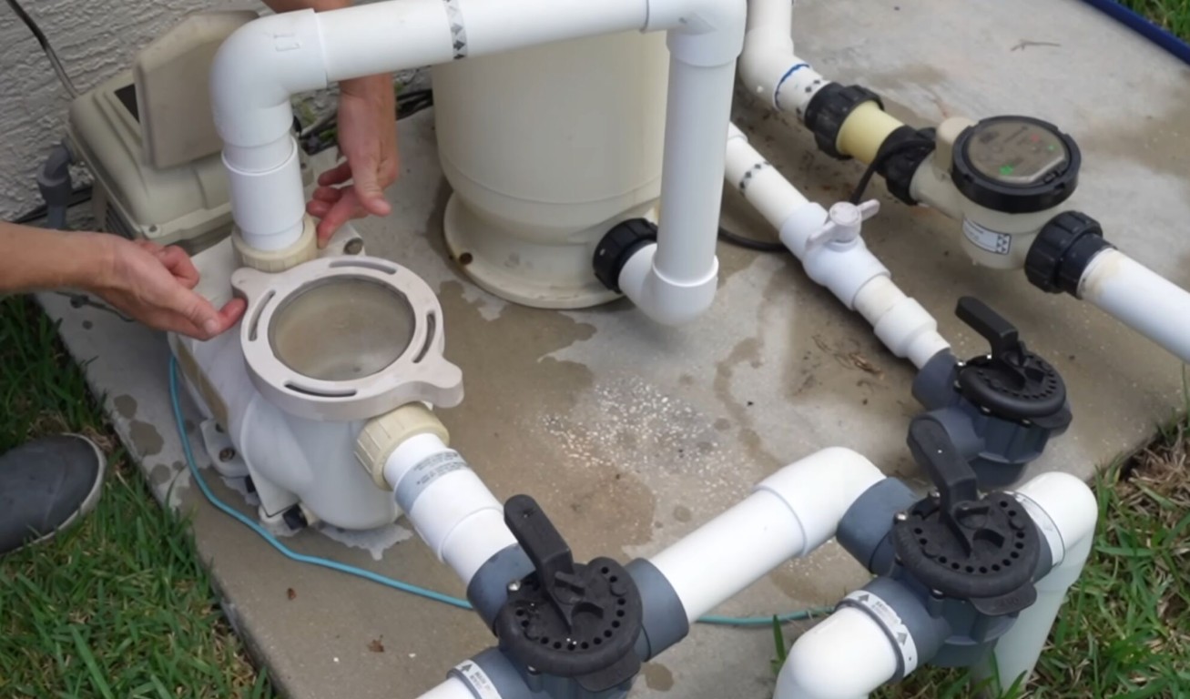 Pool filter cleaning and replacement service